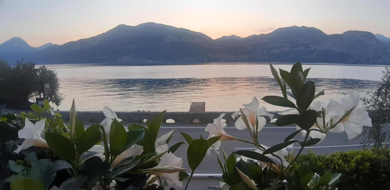 Villa Sul Lago Con Pontile Privato A Brenzone Sul Garda - Unique And Exclusive Exteriér fotografie