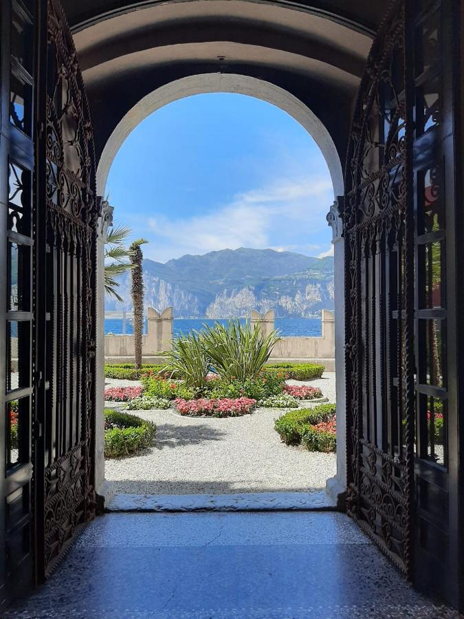 Villa Sul Lago Con Pontile Privato A Brenzone Sul Garda - Unique And Exclusive Exteriér fotografie